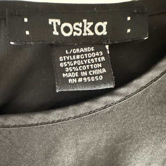 The Black Dress You'll Wear Year-round (AND IT HAS POCKETS!) - Picture 3 of 3